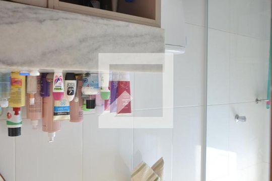 Banheiro da Suíte de apartamento para alugar com 2 quartos, 100m² em Parque Oratório, Santo André