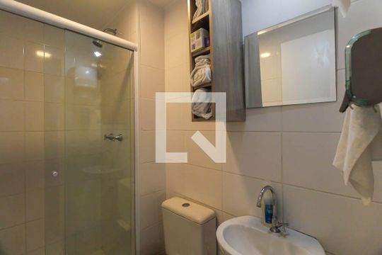 Banheiro de kitnet/studio para alugar com 1 quarto, 45m² em Jardim Ibitirama, São Paulo