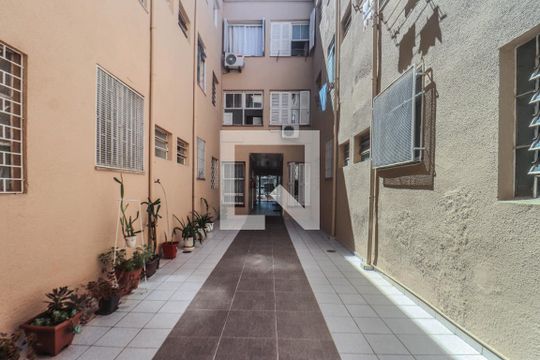 Hall de entrada de kitnet/studio para alugar com 1 quarto, 45m² em Cristo Redentor, Porto Alegre