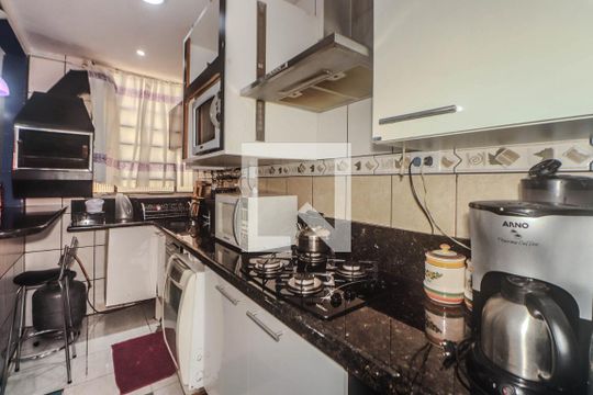 Cozinha e Área de Serviço de kitnet/studio para alugar com 1 quarto, 45m² em Cristo Redentor, Porto Alegre