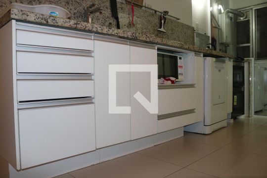 Cozinha de apartamento para alugar com 3 quartos, 100m² em Pompeia, São Paulo