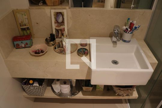 Banheiro da Suíte  de apartamento para alugar com 3 quartos, 100m² em Pompeia, São Paulo