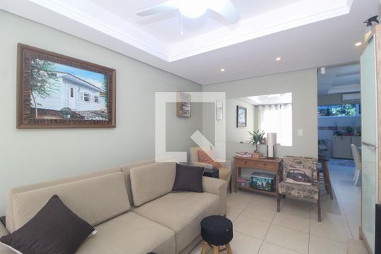 Sala de casa à venda com 3 quartos, 124m² em Nonoai, Porto Alegre
