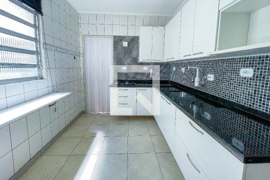 Cozinha de apartamento à venda com 2 quartos, 84m² em Vila Romana, São Paulo