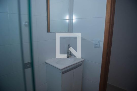 Banheiro de casa para alugar com 2 quartos, 63m² em Vila Menezes, Itaquaquecetuba