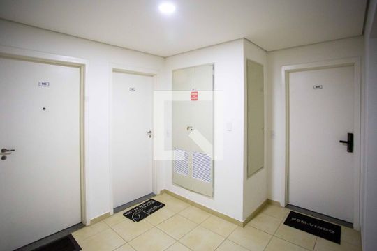 Hall de entrada de apartamento para alugar com 2 quartos, 44m² em Piraporinha, Diadema