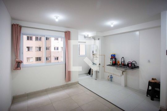Sala de apartamento para alugar com 2 quartos, 44m² em Piraporinha, Diadema