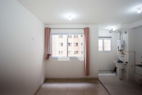 Sala de apartamento para alugar com 2 quartos, 44m² em Piraporinha, Diadema