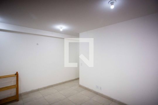 Sala de apartamento para alugar com 2 quartos, 44m² em Piraporinha, Diadema