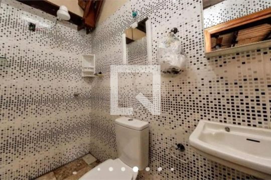 Casa à venda com 4 quartos, 150m² em Vila Tolstoi, São Paulo