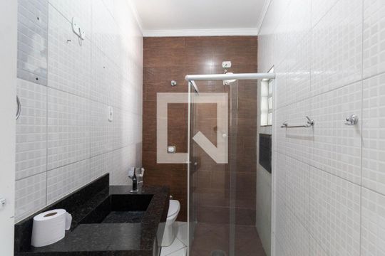 Banheiro de casa para alugar com 2 quartos, 90m² em Vila Ré, São Paulo