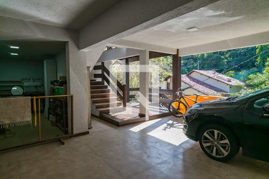 Garagem de casa de condomínio à venda com 5 quartos, 343m² em Itacoatiara, Niterói