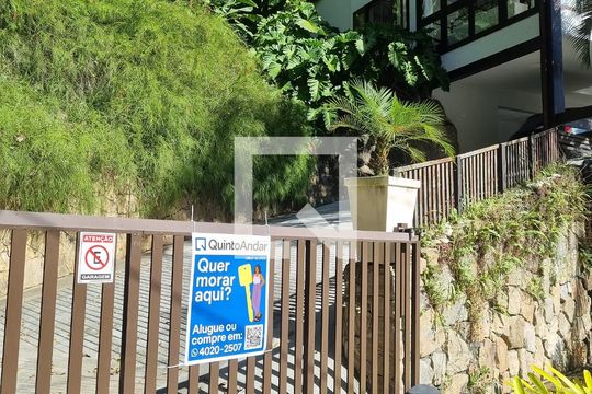 Placa de casa de condomínio à venda com 5 quartos, 343m² em Itacoatiara, Niterói