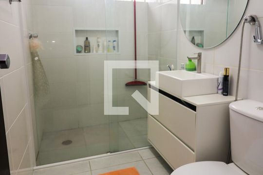 Banheiro de apartamento à venda com 2 quartos, 76m² em Santa Tereza, Porto Alegre