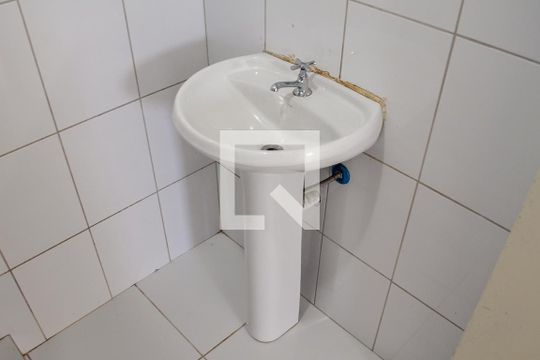 Banheiro de kitnet/studio para alugar com 1 quarto, 35m² em Menino Deus, Porto Alegre