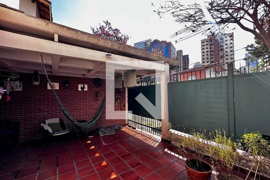 Garagem de casa à venda com 3 quartos, 128m² em Brooklin, São Paulo