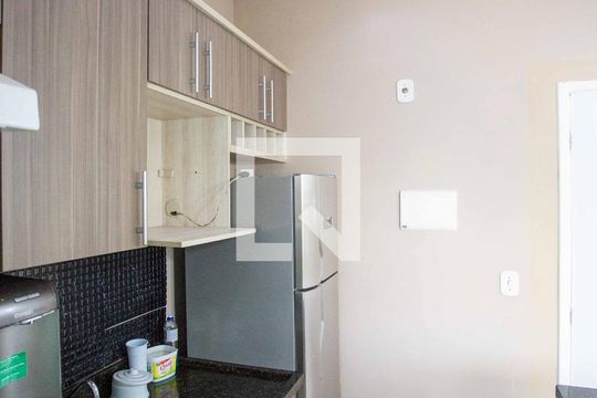 Cozinha de apartamento à venda com 2 quartos, 44m² em Canhema, Diadema