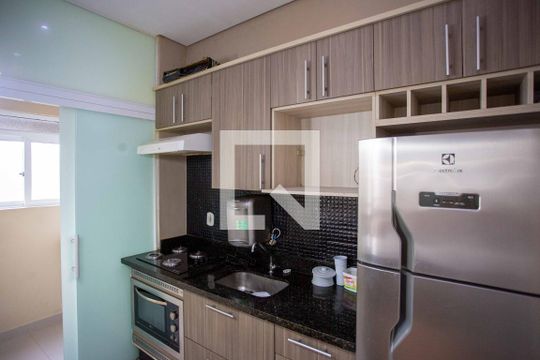 Cozinha de apartamento à venda com 2 quartos, 44m² em Canhema, Diadema