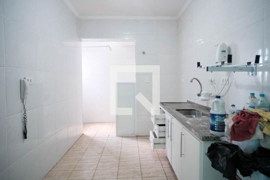 Cozinha de apartamento para alugar com 2 quartos, 54m² em Vila Marieta, São Paulo