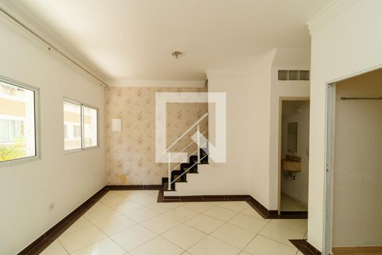 Sala de casa de condomínio para alugar com 3 quartos, 100m² em Vila Mazzei, São Paulo