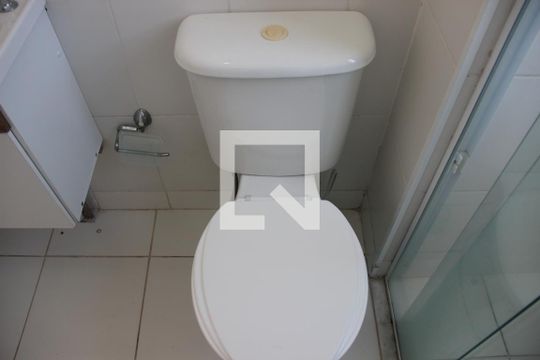 Banheiro de apartamento para alugar com 2 quartos, 47m² em Parque Campolim, Sorocaba