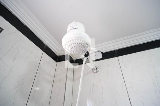 Banheiro de apartamento à venda com 2 quartos, 56m² em Vila Marieta, São Paulo