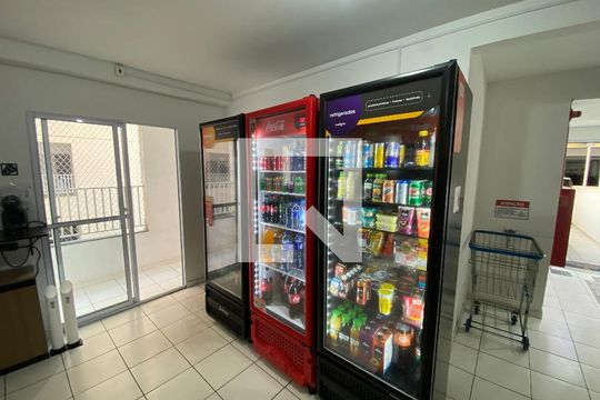 Área comum - Mercado de apartamento para alugar com 2 quartos, 59m² em Cemucam, Cotia