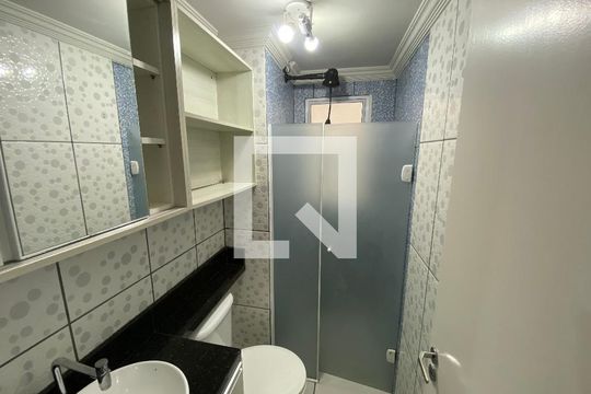 Banheiro de apartamento para alugar com 2 quartos, 59m² em Cemucam, Cotia