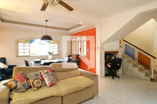 Sala de casa à venda com 2 quartos, 300m² em Jardim Modelo, São Paulo