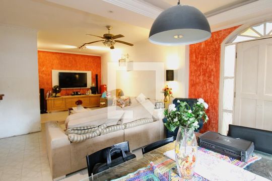 Sala de casa à venda com 2 quartos, 300m² em Jardim Modelo, São Paulo