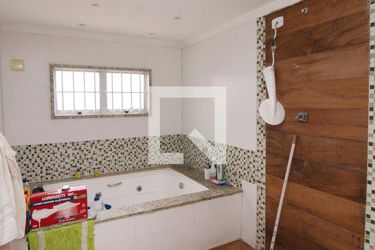 Banheiro da Suíte de casa à venda com 2 quartos, 300m² em Jardim Modelo, São Paulo