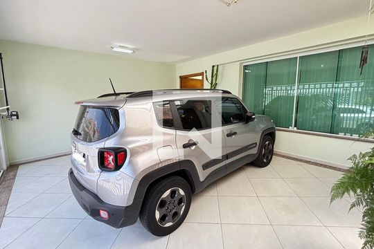 Garagem de casa à venda com 3 quartos, 200m² em Campestre, Santo André