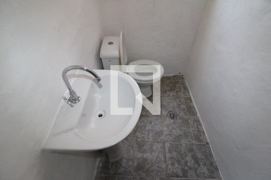 Banheiro de casa para alugar com 1 quarto, 56m² em Limão, São Paulo