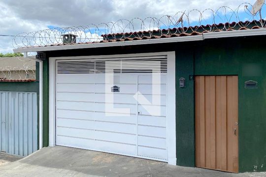 Fachada de casa para alugar com 3 quartos, 80m² em Vera Cruz, Belo Horizonte
