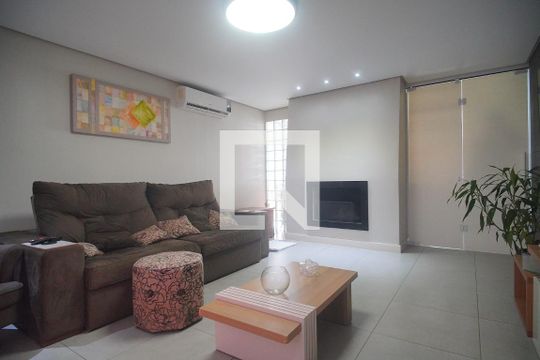 Casa à venda com 4 quartos, 212m² em Guarani, Novo Hamburgo