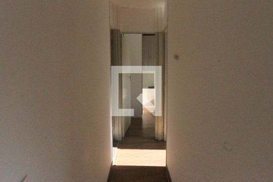 Corredor de apartamento para alugar com 2 quartos, 48m² em Parque Savoy City, São Paulo