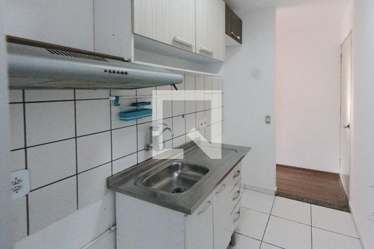 Cozinha de apartamento para alugar com 2 quartos, 48m² em Parque Savoy City, São Paulo