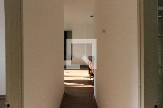 Corredor de apartamento para alugar com 2 quartos, 48m² em Parque Savoy City, São Paulo