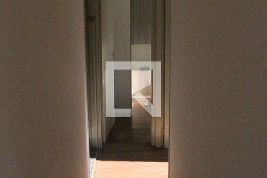 Corredor de apartamento para alugar com 2 quartos, 48m² em Parque Savoy City, São Paulo