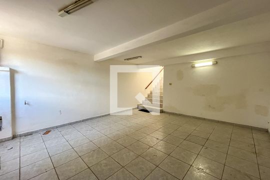 Garagem de casa para alugar com 3 quartos, 115m² em Vila Pereira Cerca, São Paulo