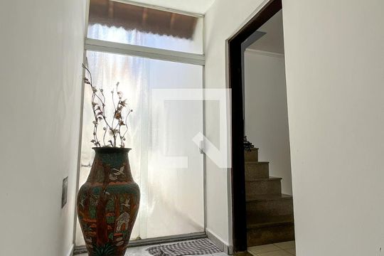 Entrada de casa para alugar com 3 quartos, 115m² em Vila Pereira Cerca, São Paulo
