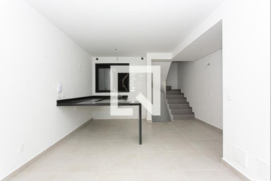 Sala de casa de condomínio para alugar com 2 quartos, 122m² em Vila Mariana, São Paulo