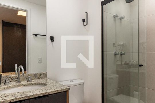 Banheiro de kitnet/studio para alugar com 1 quarto, 29m² em Vila Buarque, São Paulo