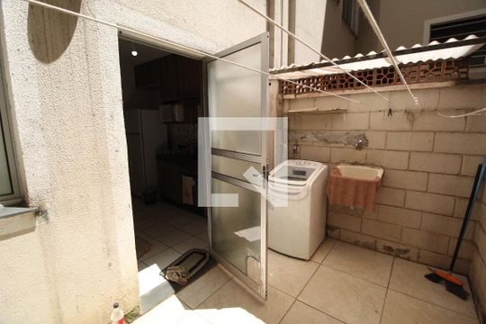 Área de Serviço de apartamento para alugar com 2 quartos, 54m² em Shopping Park, Uberlândia