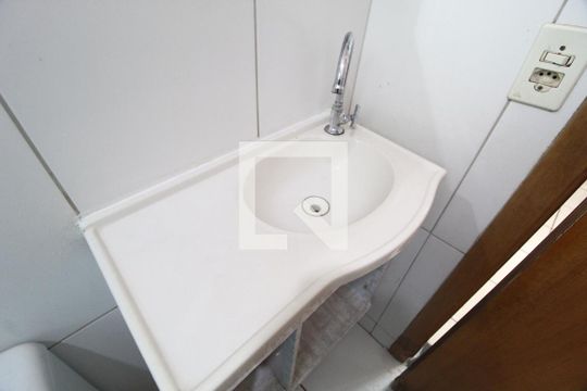Banheiro Social de apartamento para alugar com 2 quartos, 54m² em Shopping Park, Uberlândia