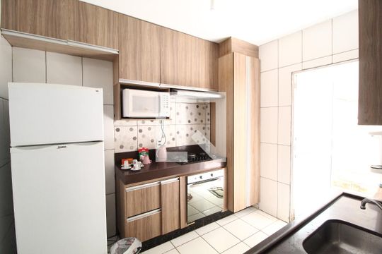 Cozinha de apartamento para alugar com 2 quartos, 54m² em Shopping Park, Uberlândia