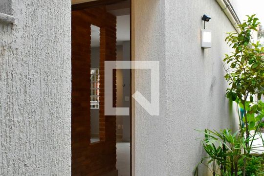 Entrada de casa à venda com 3 quartos, 190m² em Mirandópolis, São Paulo