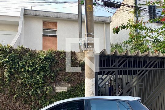 Fachada de casa à venda com 3 quartos, 190m² em Mirandópolis, São Paulo