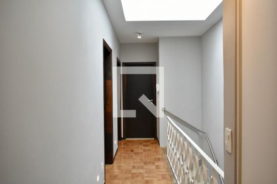 Corredor de casa à venda com 3 quartos, 190m² em Mirandópolis, São Paulo