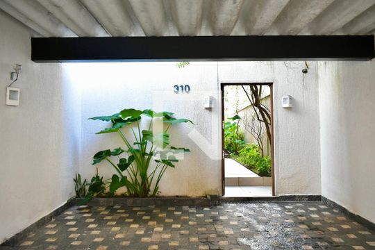 Garagem de casa à venda com 3 quartos, 190m² em Mirandópolis, São Paulo